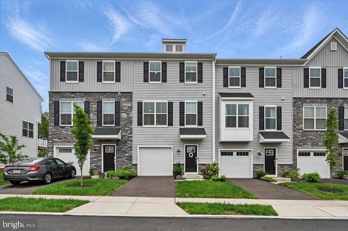 825 Pecan Road, Spring City, PA 19475