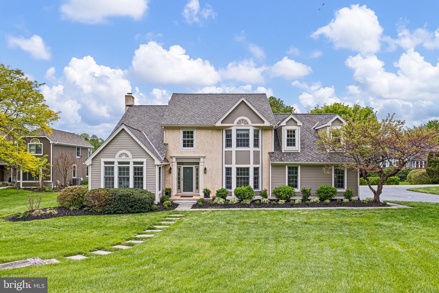 6 W Shore Ct — photo
