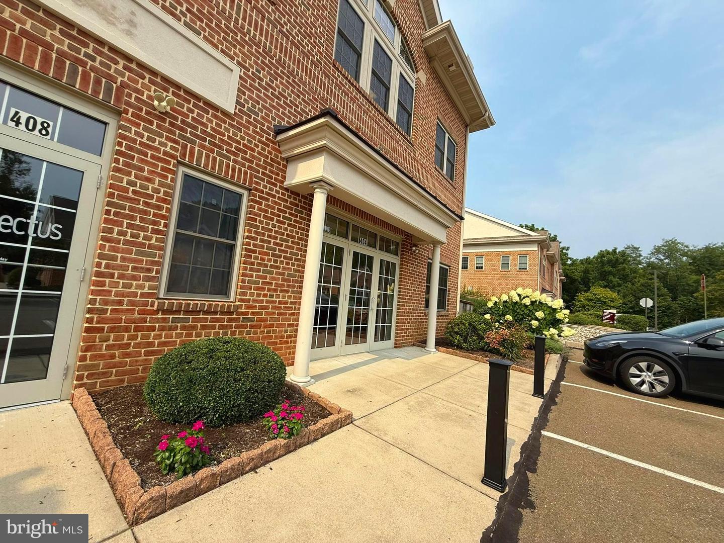 400 Old Forge Ln #404 — photo