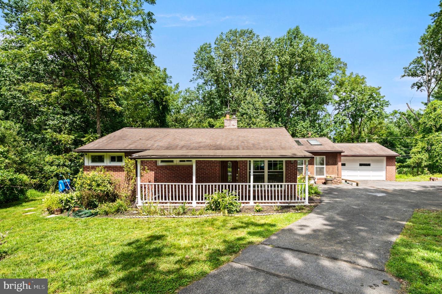 25 E Pennsbury Way — photo