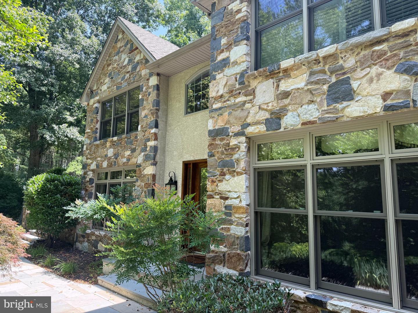 1714 Hickory Hill Rd — photo