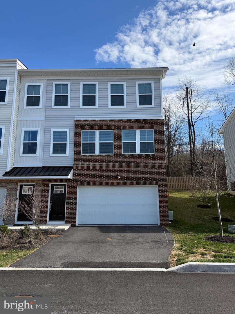 121 Four Leaf Dr — photo