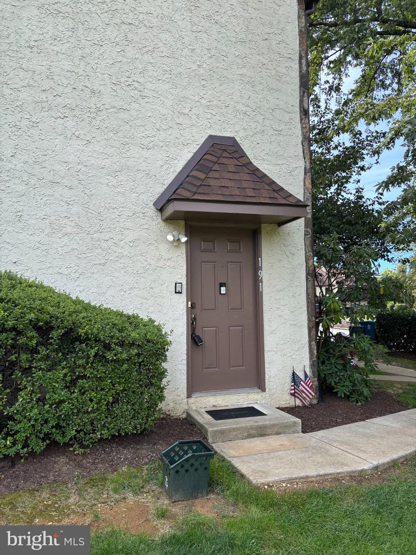 191 Stirling Ct #191 — photo