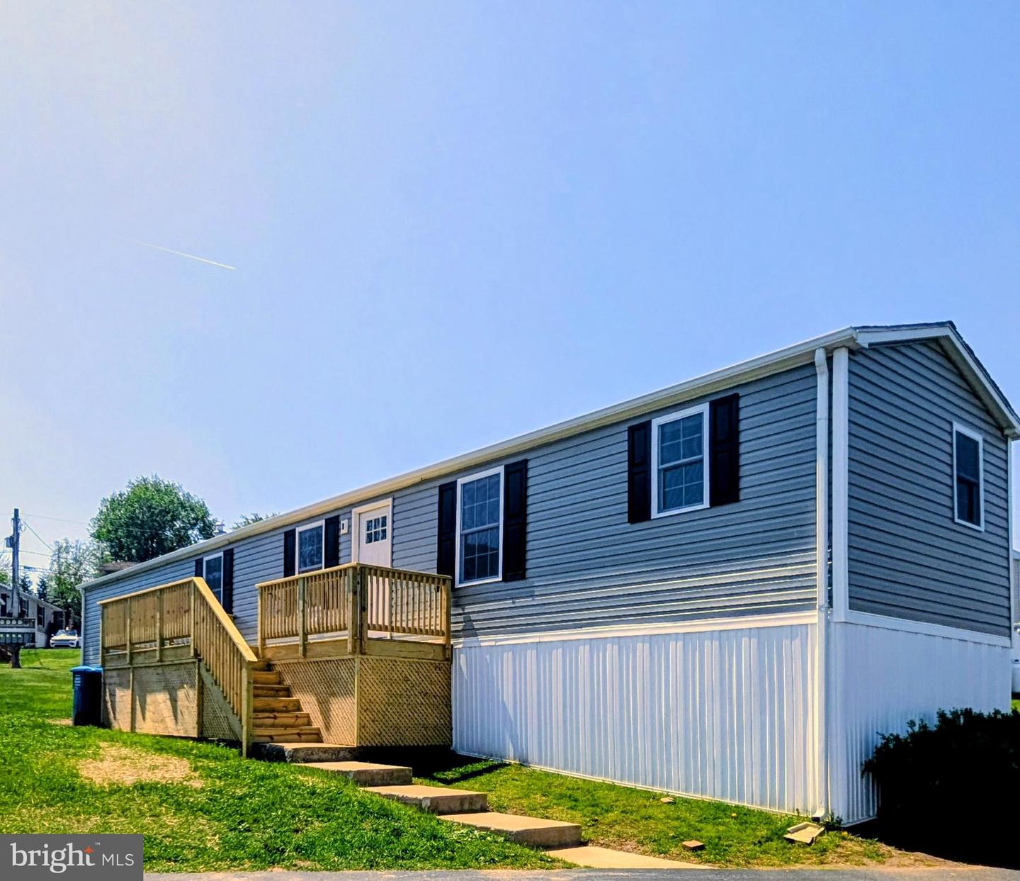 12 Stephanie Ln — photo