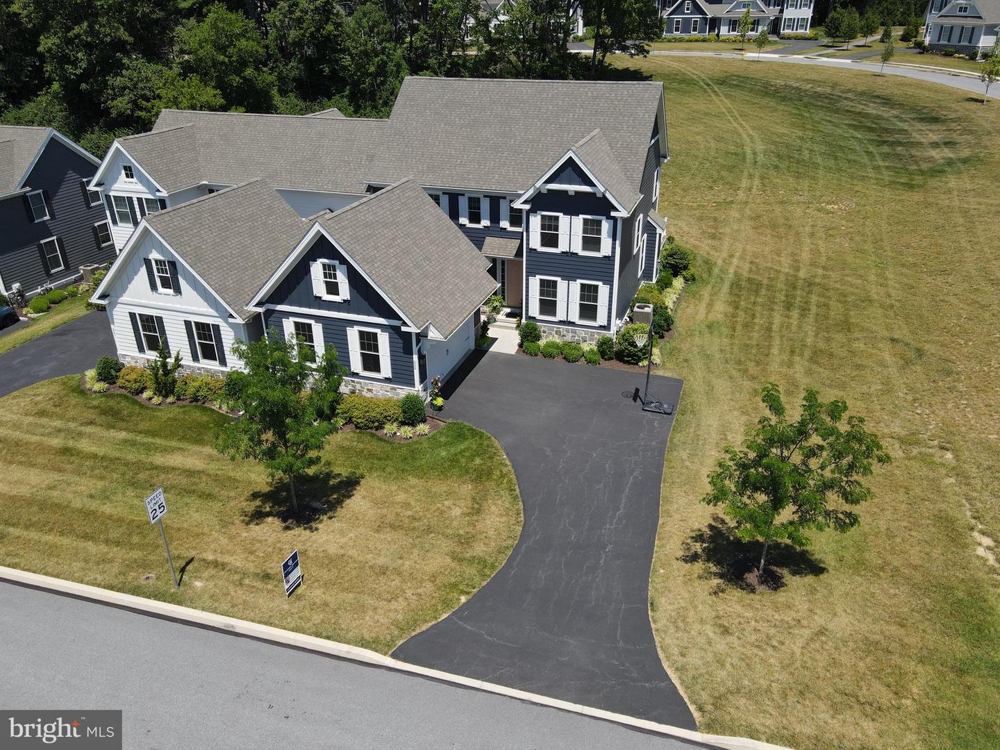 223 Daylesford Ct — photo