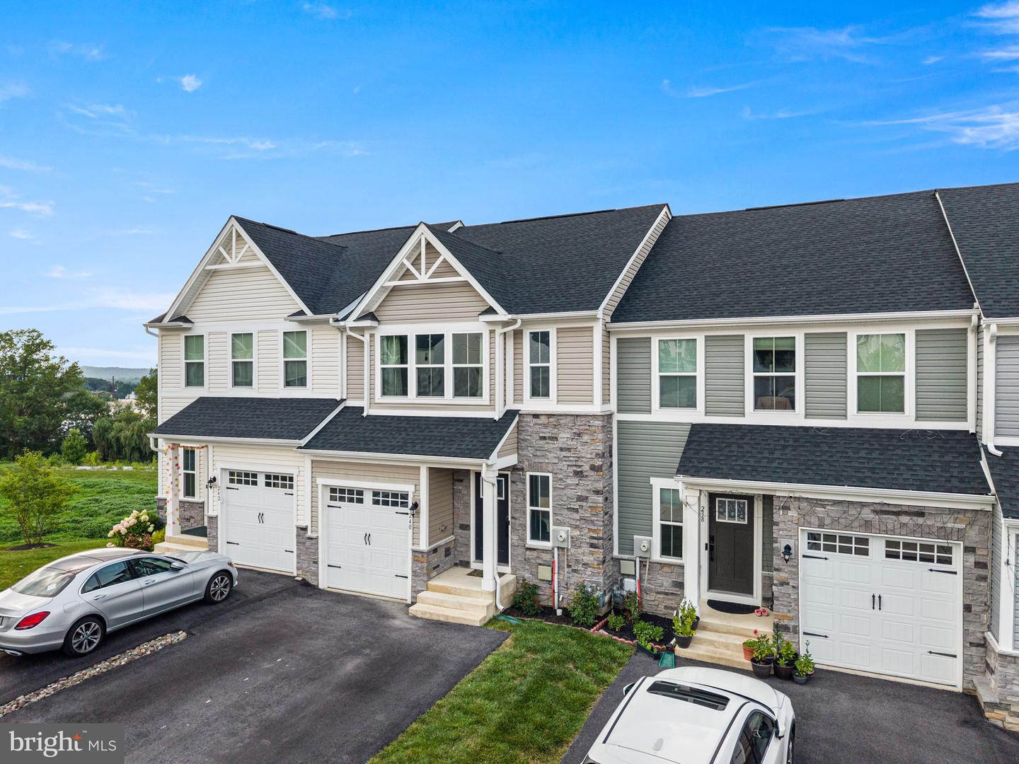 240 Chase Dr — photo