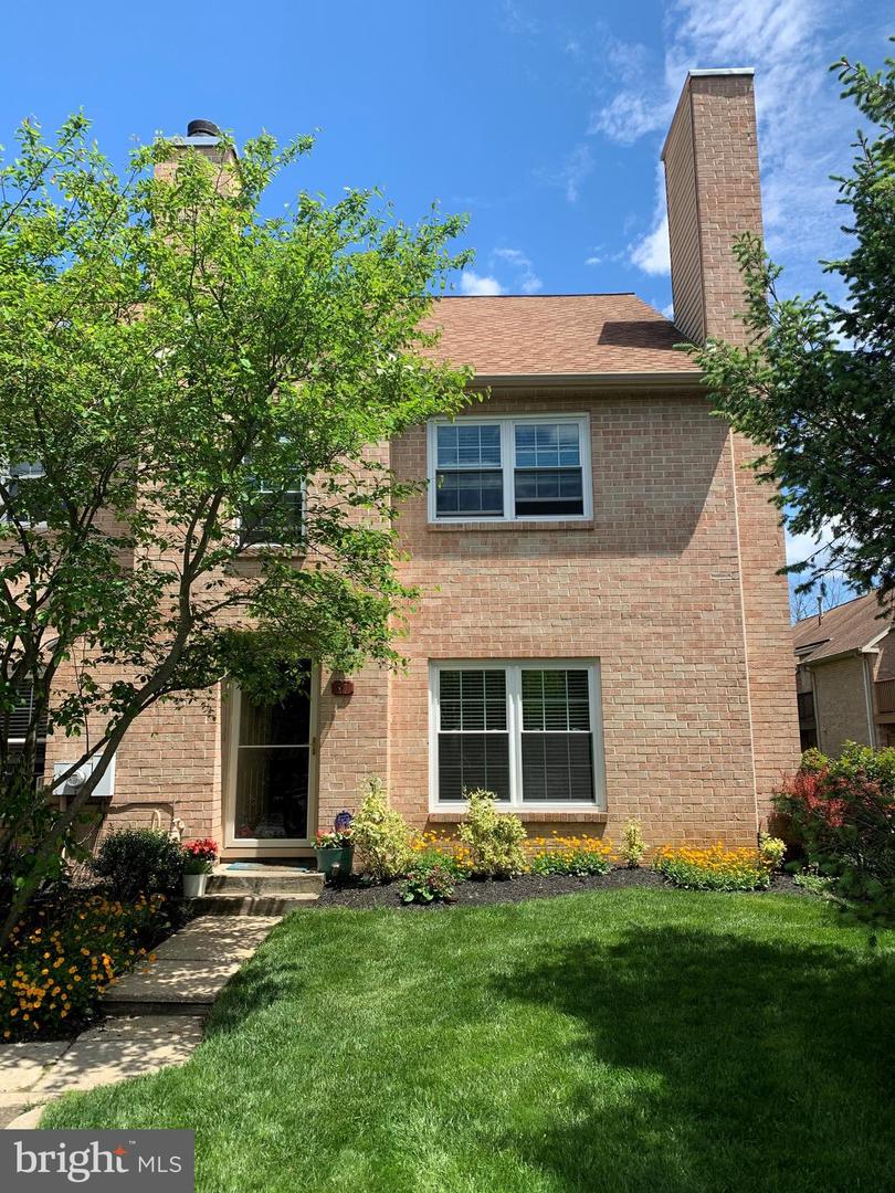 37 Rampart Dr — photo