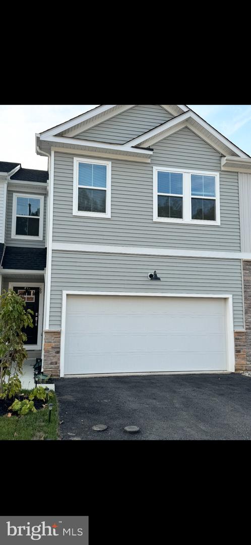 60 Four Leaf Dr — photo