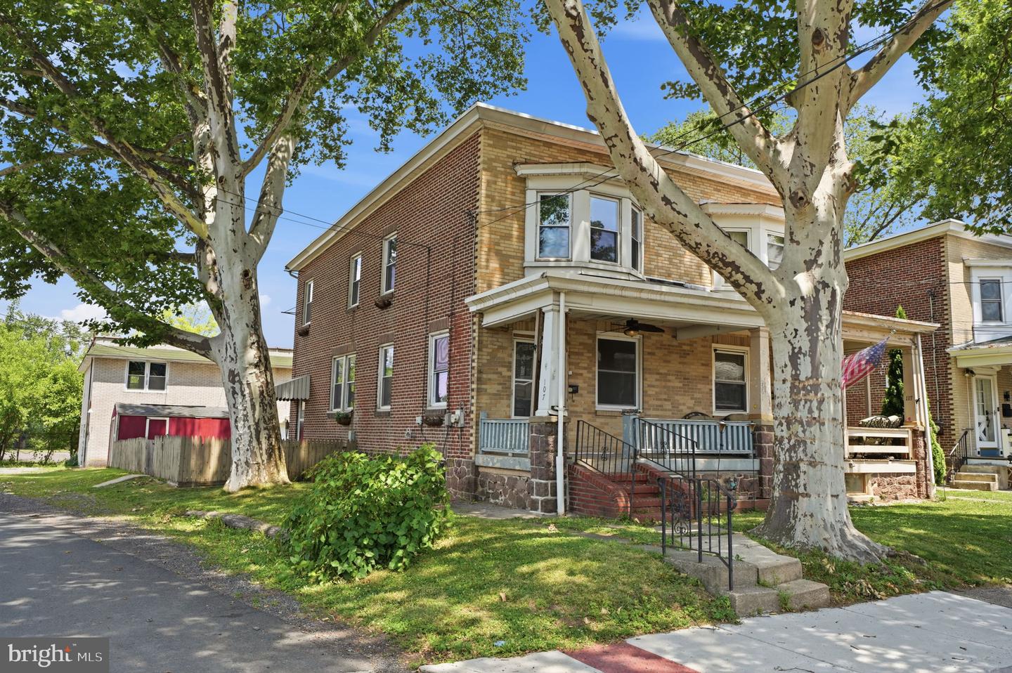 107 E Main St — photo