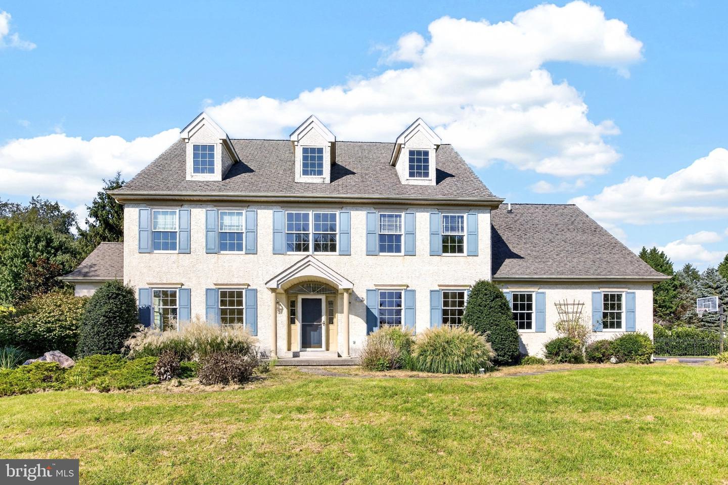 1718 Towne Dr — photo