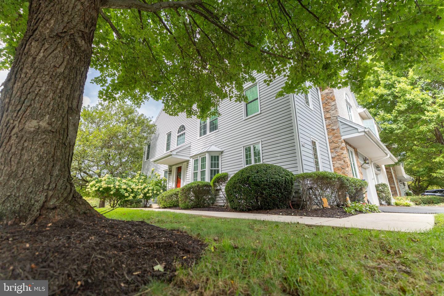 310 Newport Pl — photo