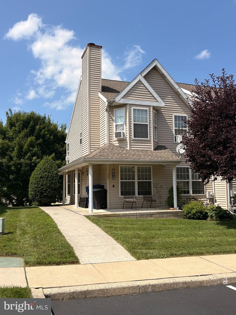 135 Peters Ct — photo
