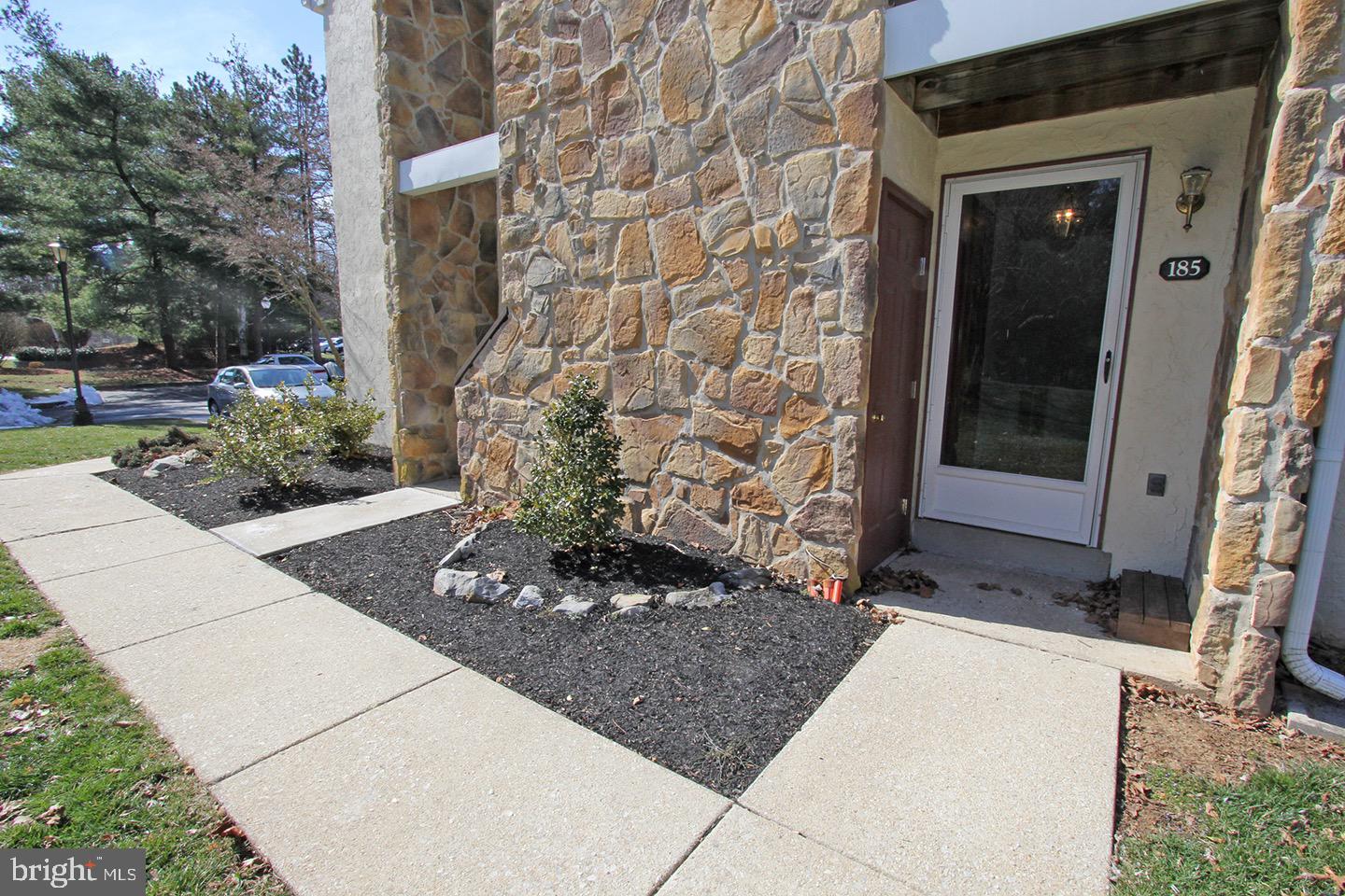 185 Valley Stream Cir — photo