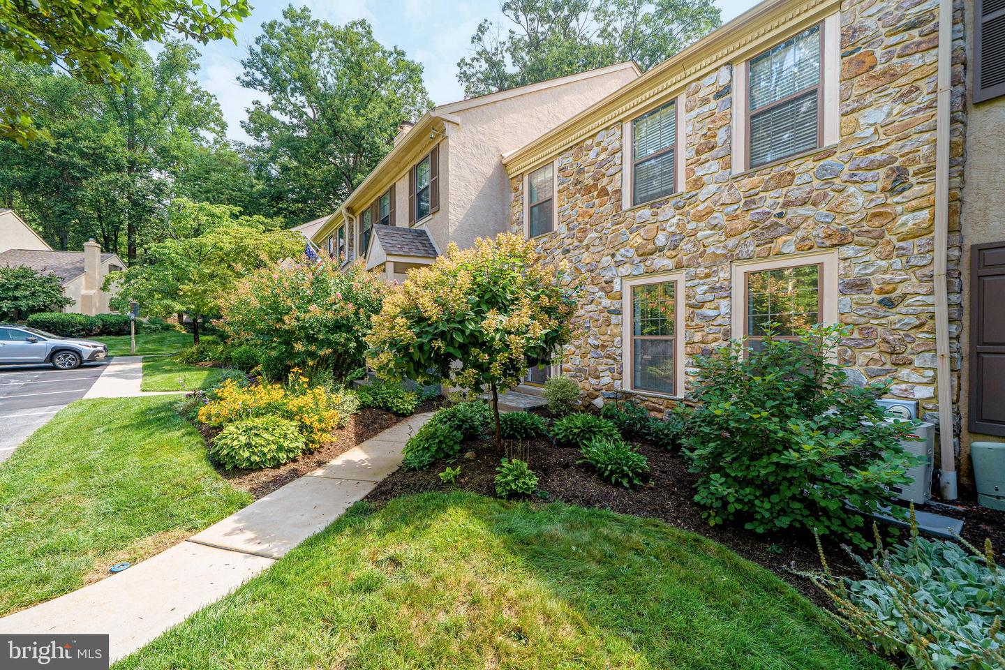 1404 Weatherstone Dr — photo