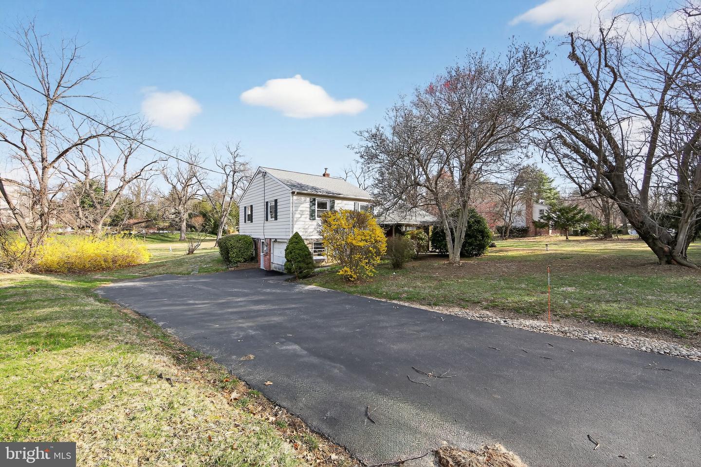 1567 Sugartown Rd — photo