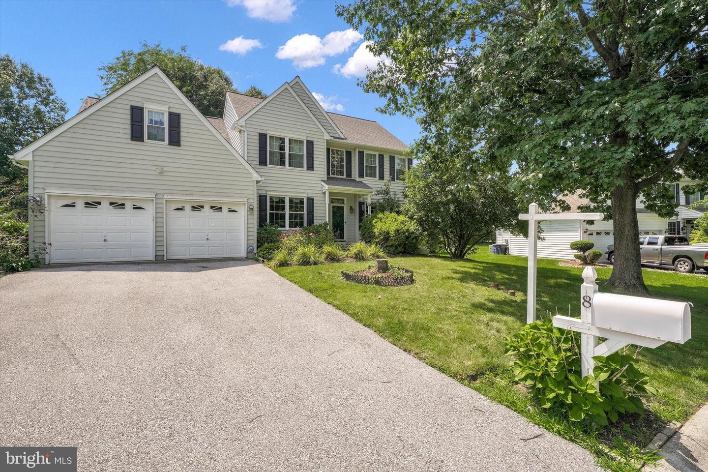 8 Sweet Briar Rd — photo