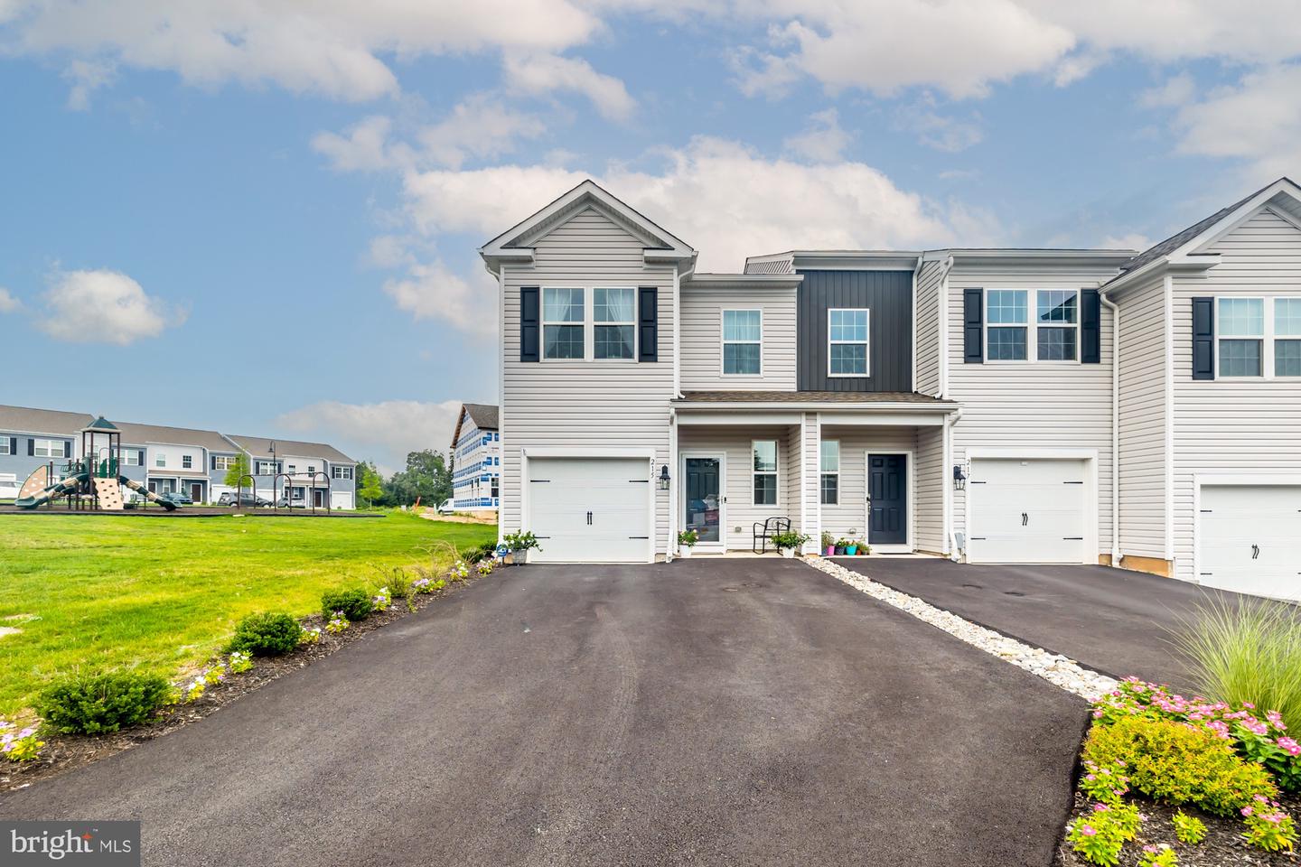 215 Derby Dr — photo