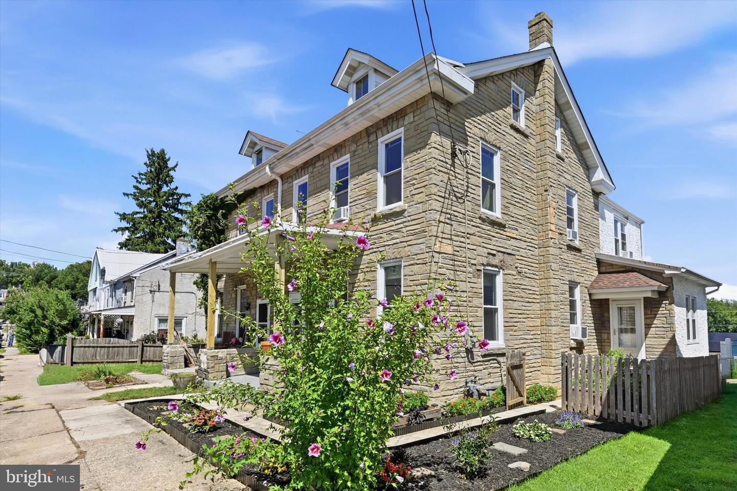 123 Bradford Ave — photo