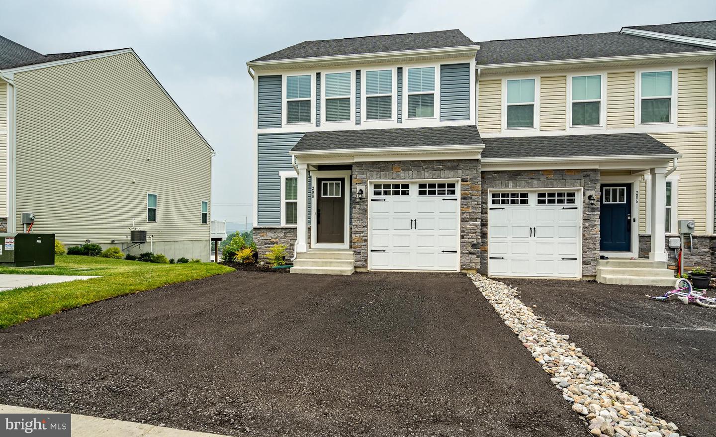 208 Chase Dr — photo