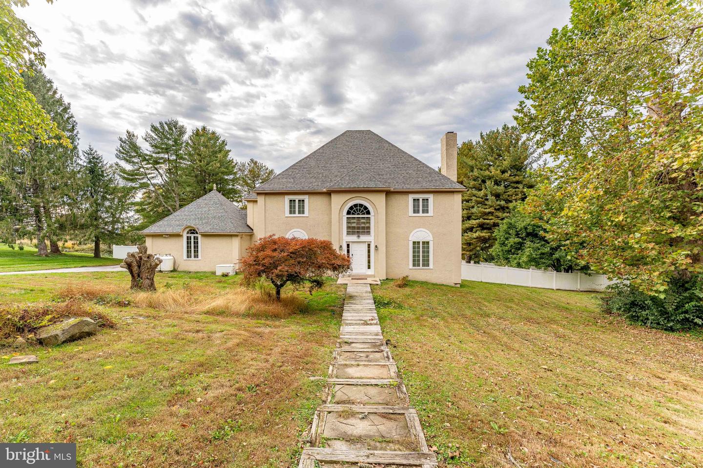 1103 Clover Hill Dr — photo