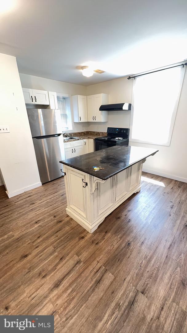 323 E Chestnut St #4 — photo