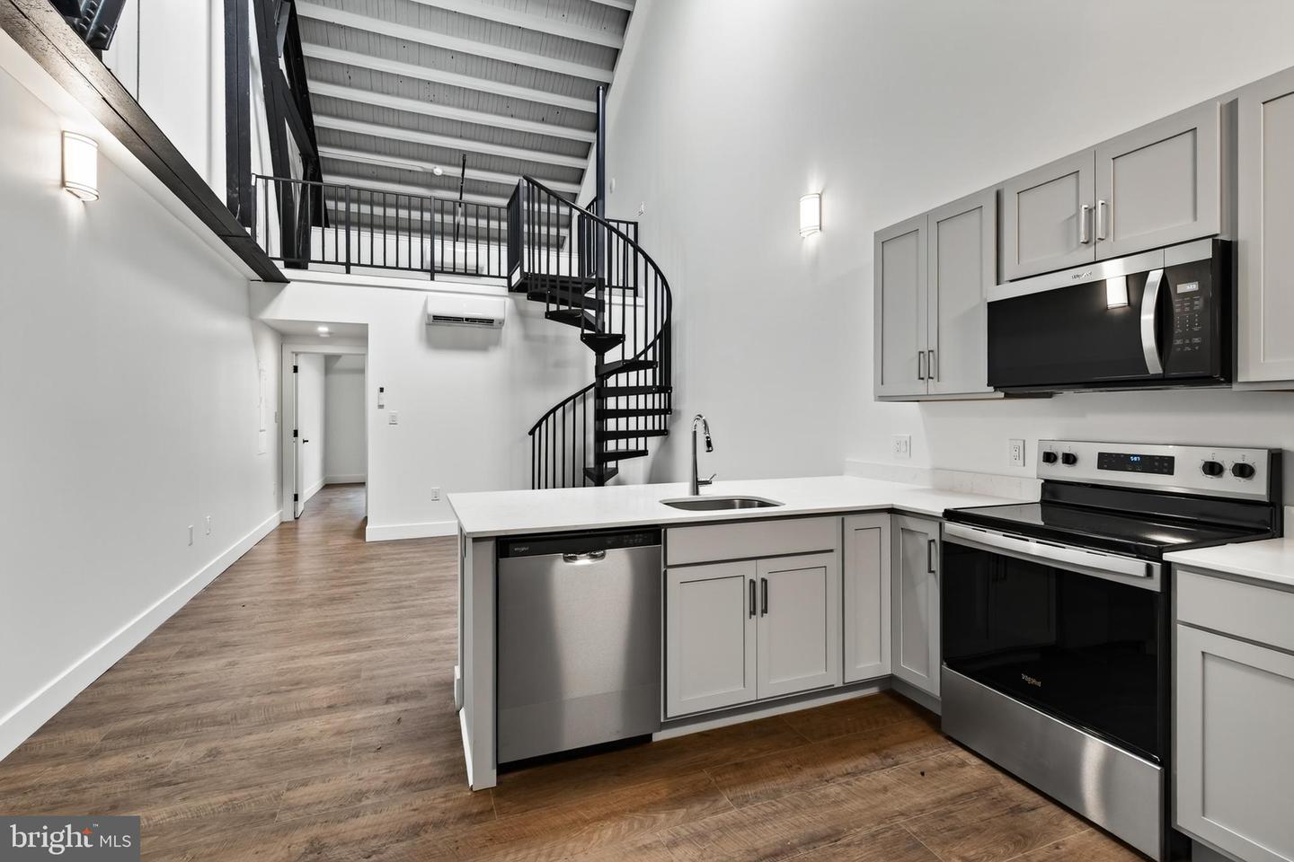 123 S Main St #16 — photo