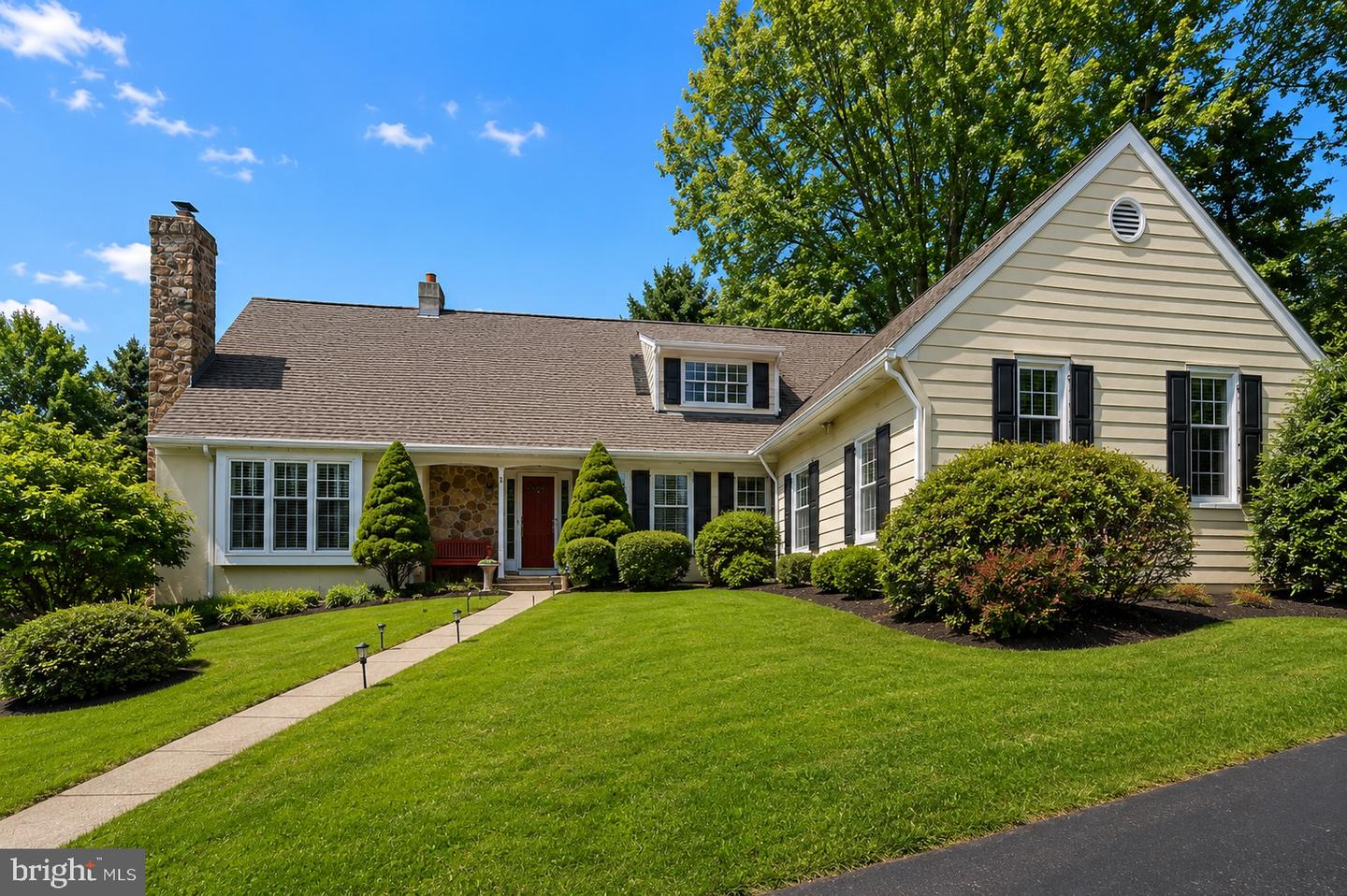 684 Wetherby Ln — photo