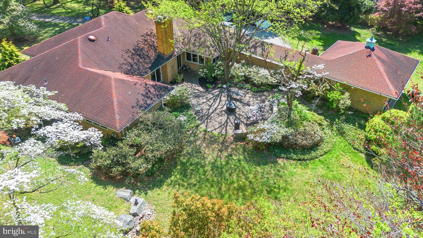 501 Webb Rd — photo