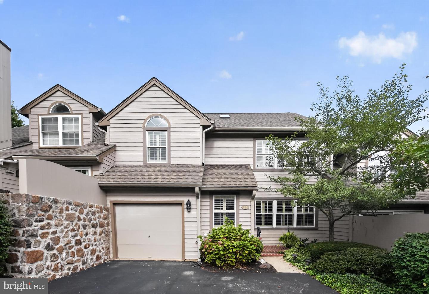 25 Manchester Ct #25 — photo
