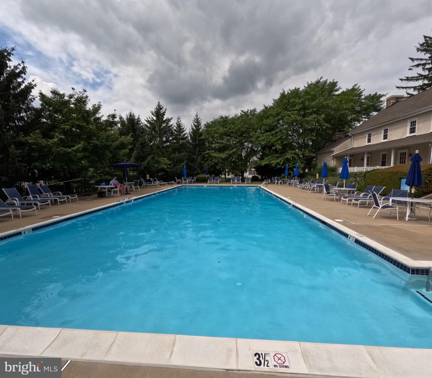 957 Pinehurst Dr — photo