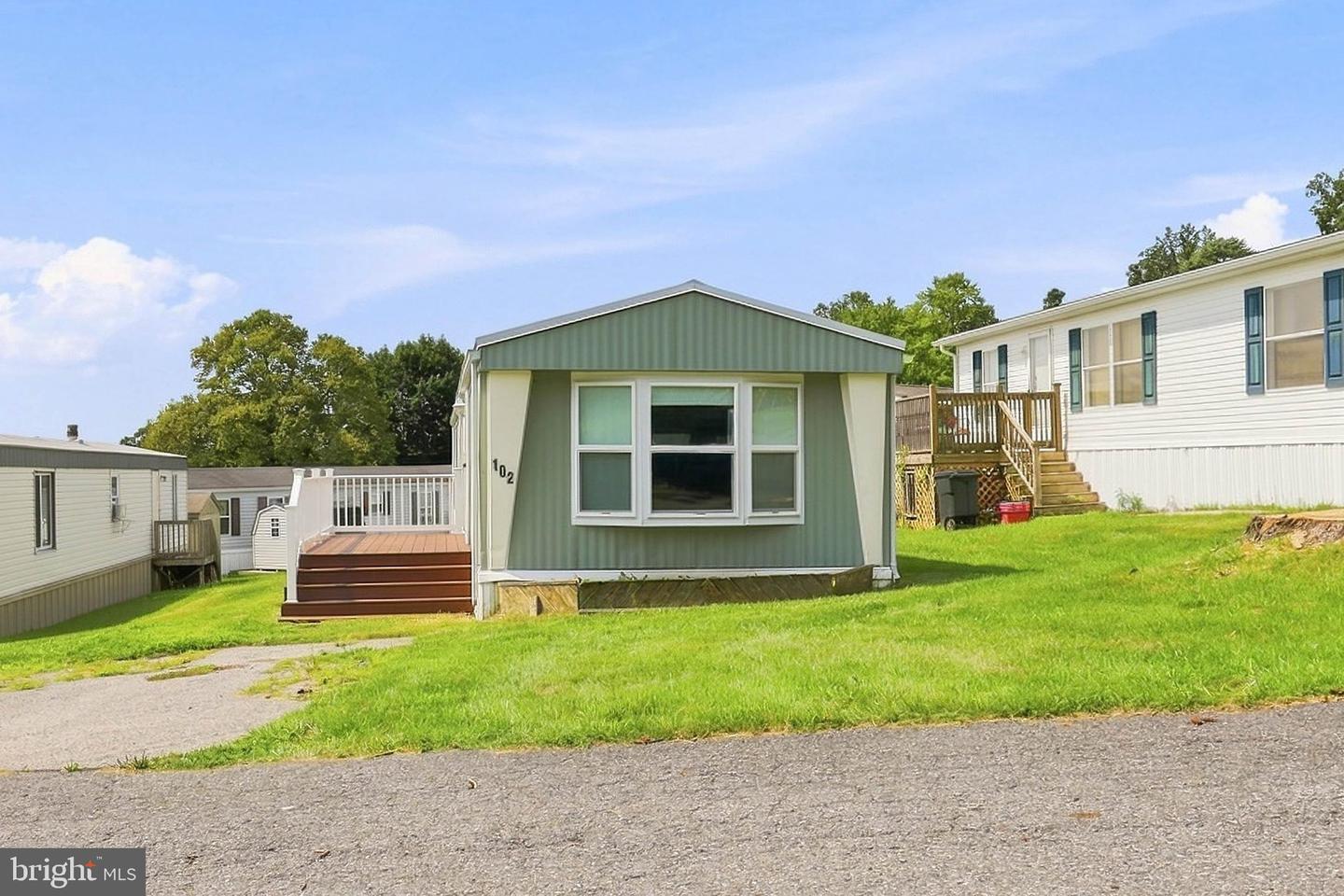 102 Hideaway Ln — photo