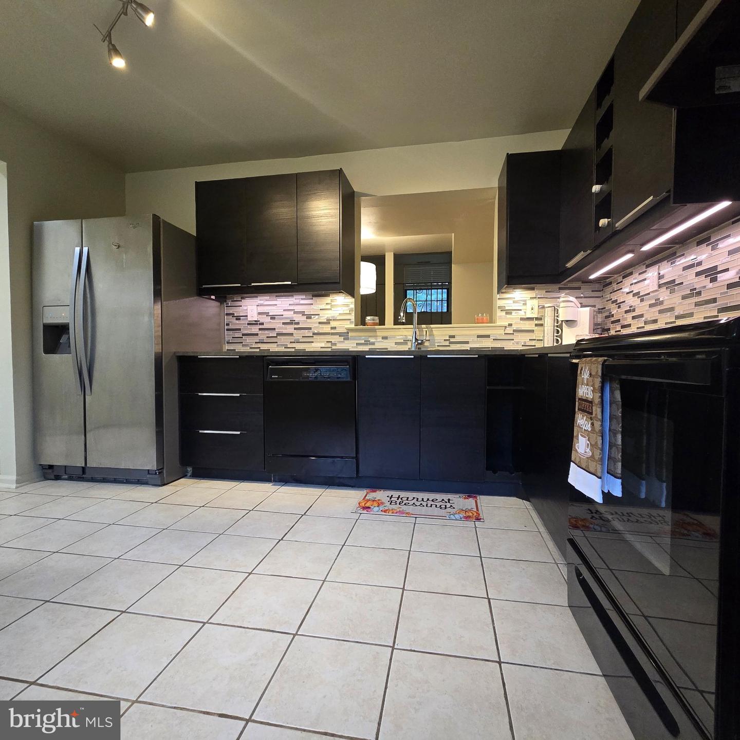 185 Stirling Ct #185 — photo