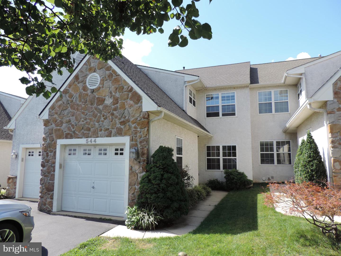 544 Cork Cir — photo