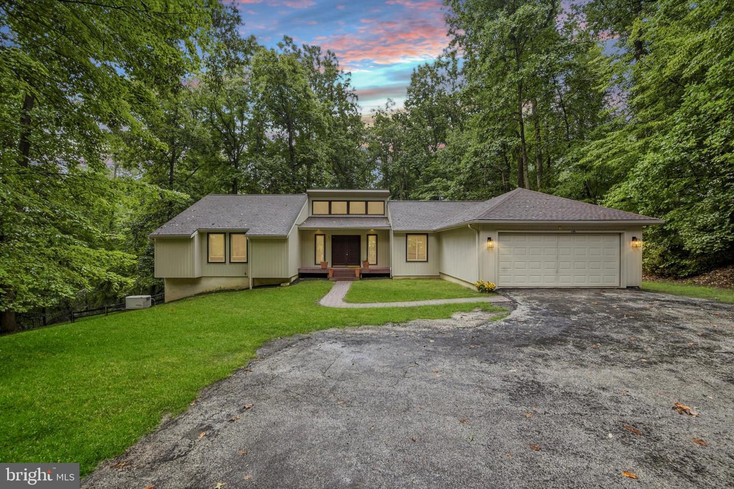106 Hilltop Dr — photo