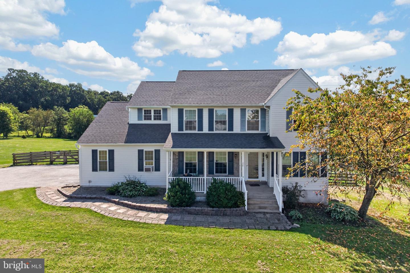 220 Waterway Rd — photo