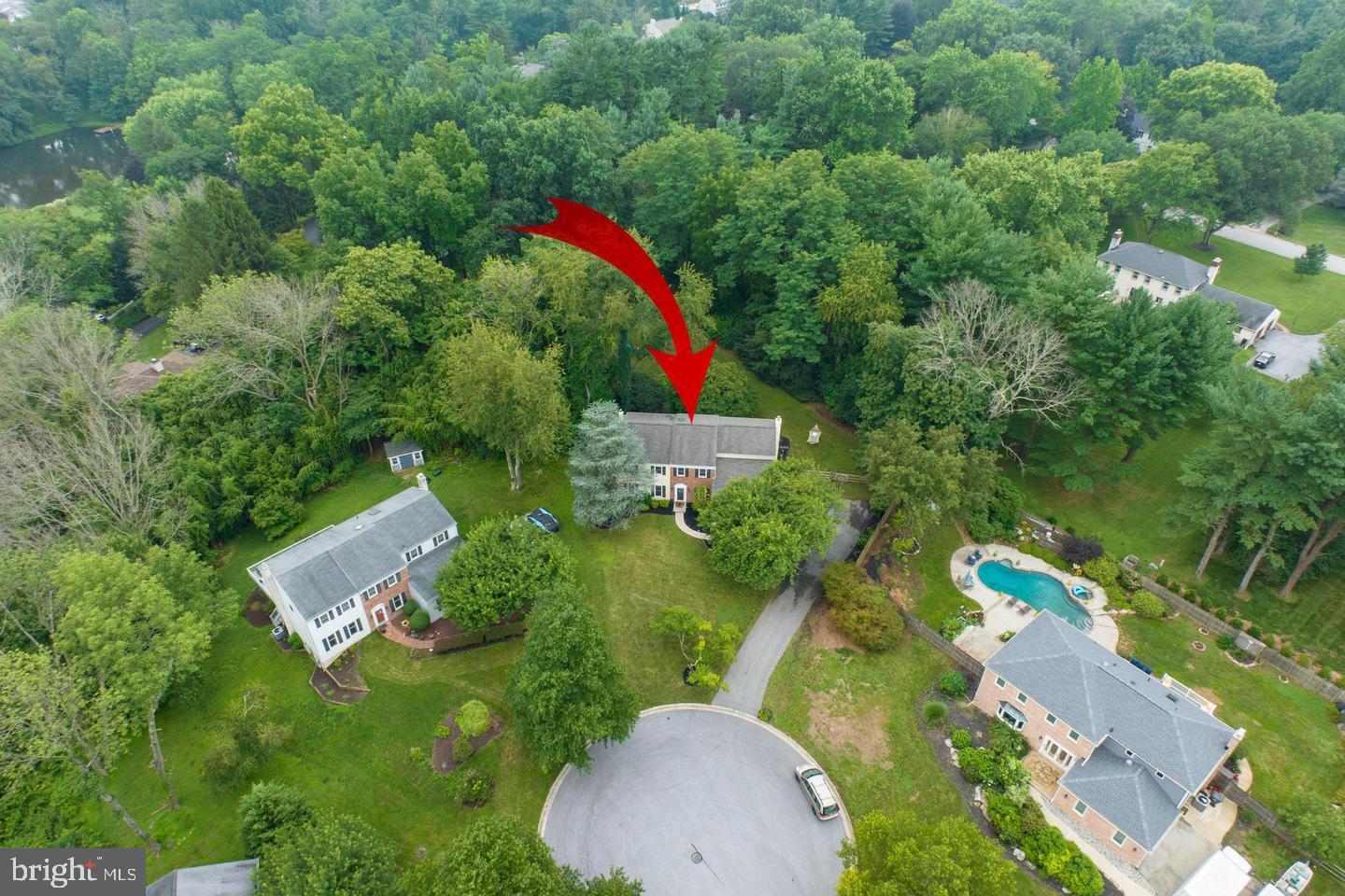 883 Twickensham Ct — photo