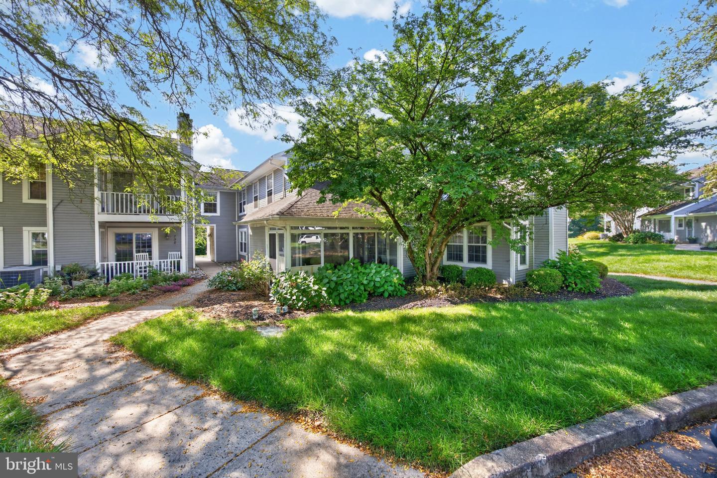740 Bradford Ter — photo