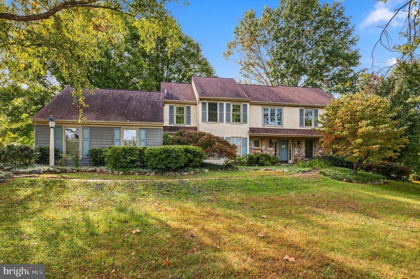 10 Manor Ln — photo