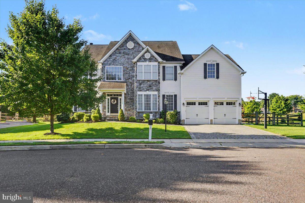 410 Thistle Dr — photo