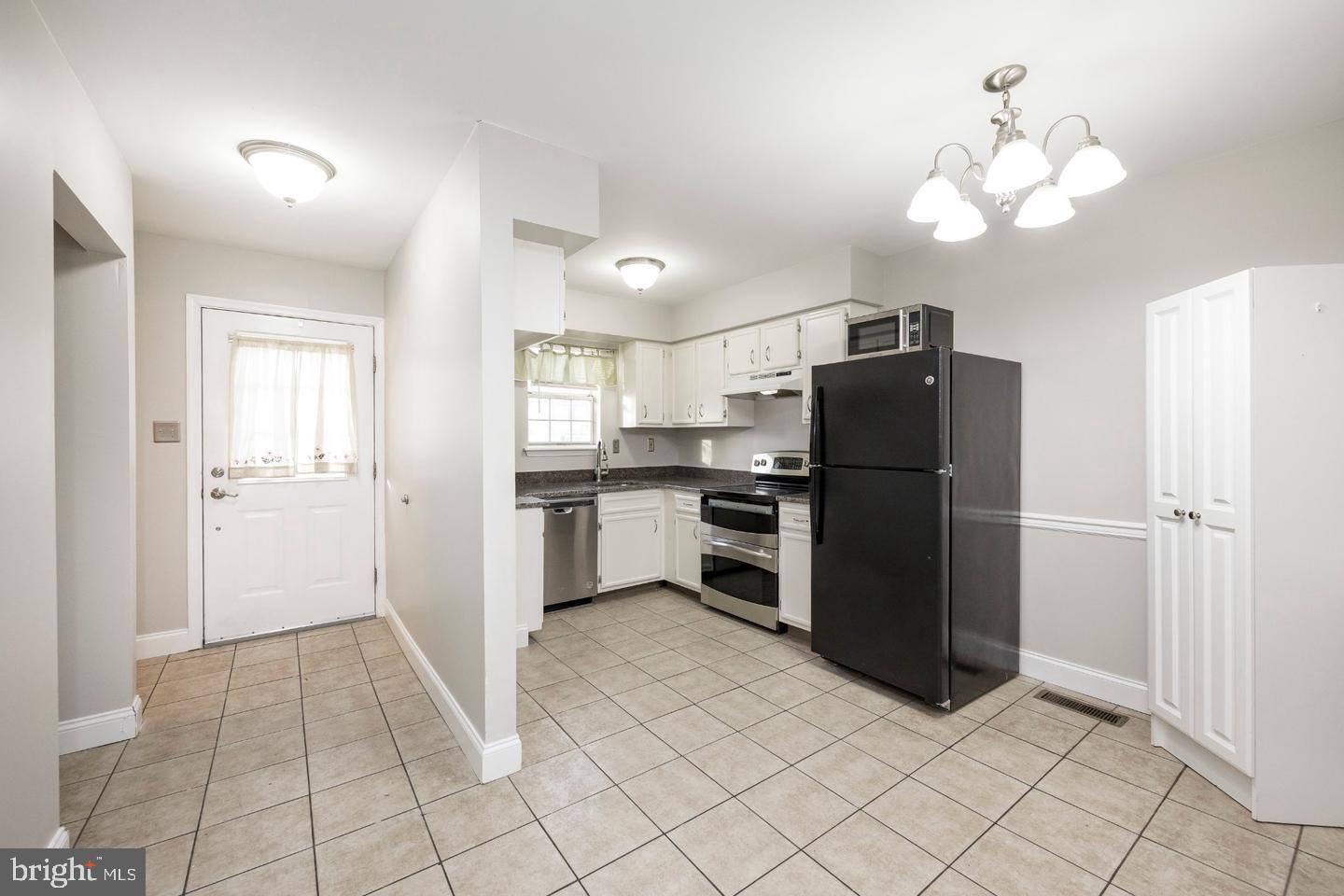328 Carlyn Ct — photo