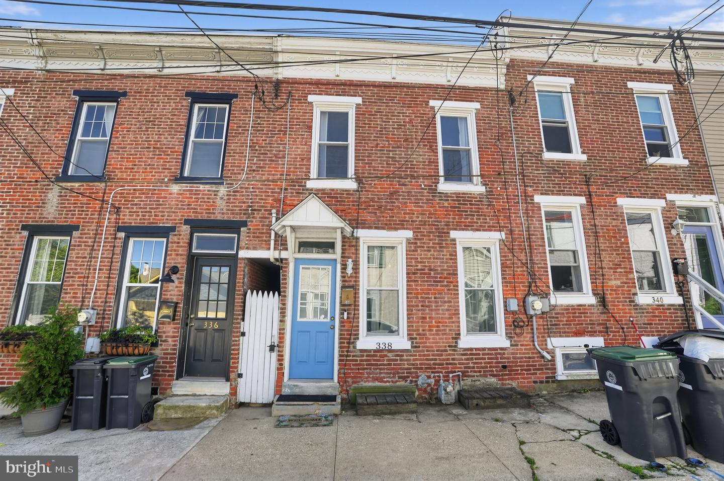 338 Grover St — photo