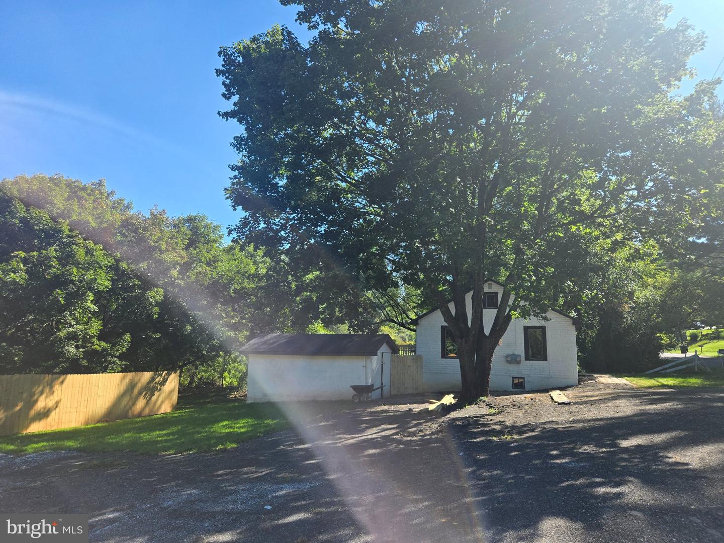1099 E Kings Hwy — photo