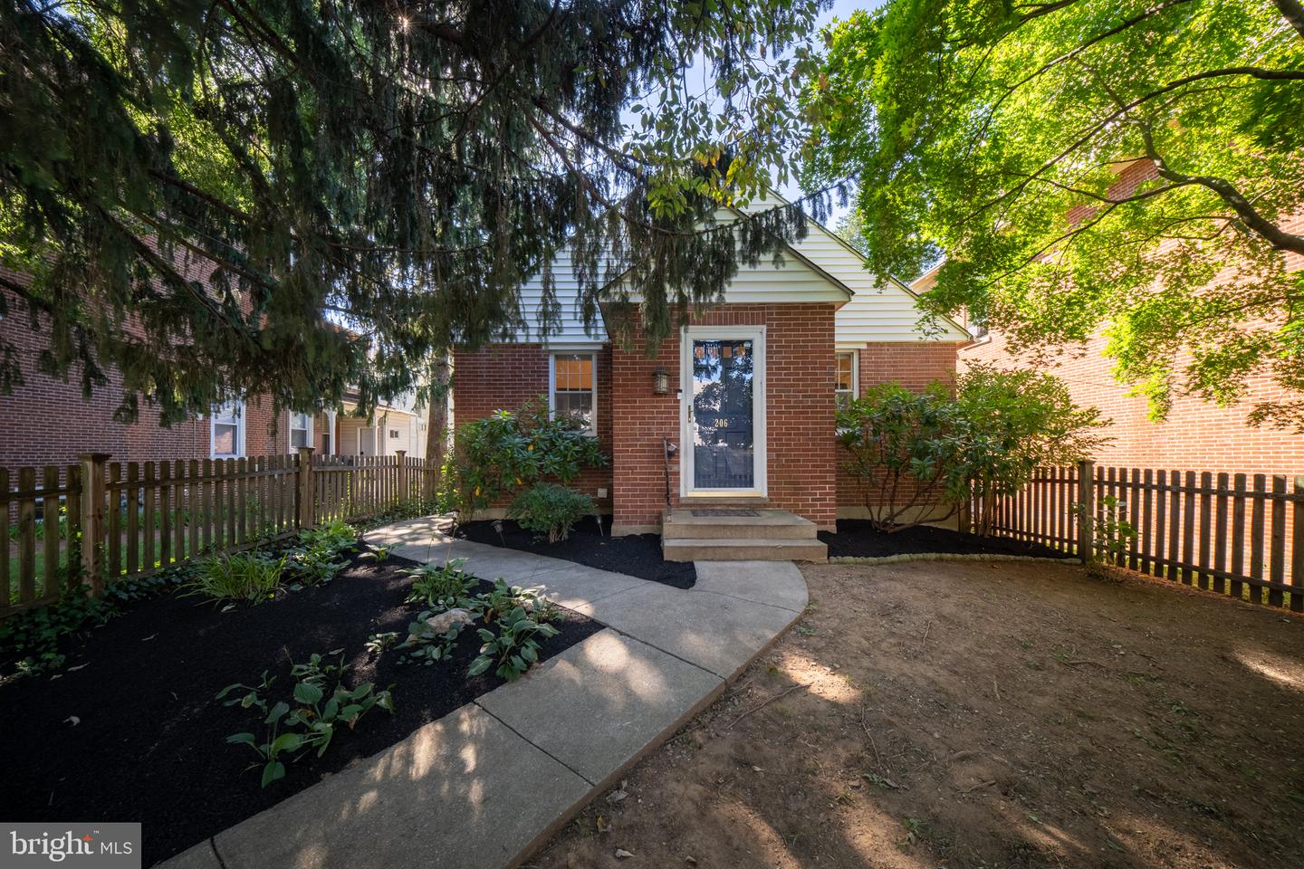 206 Price St — photo
