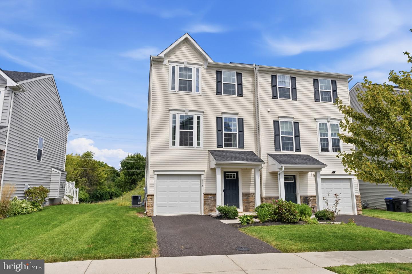633 Columbus Dr — photo