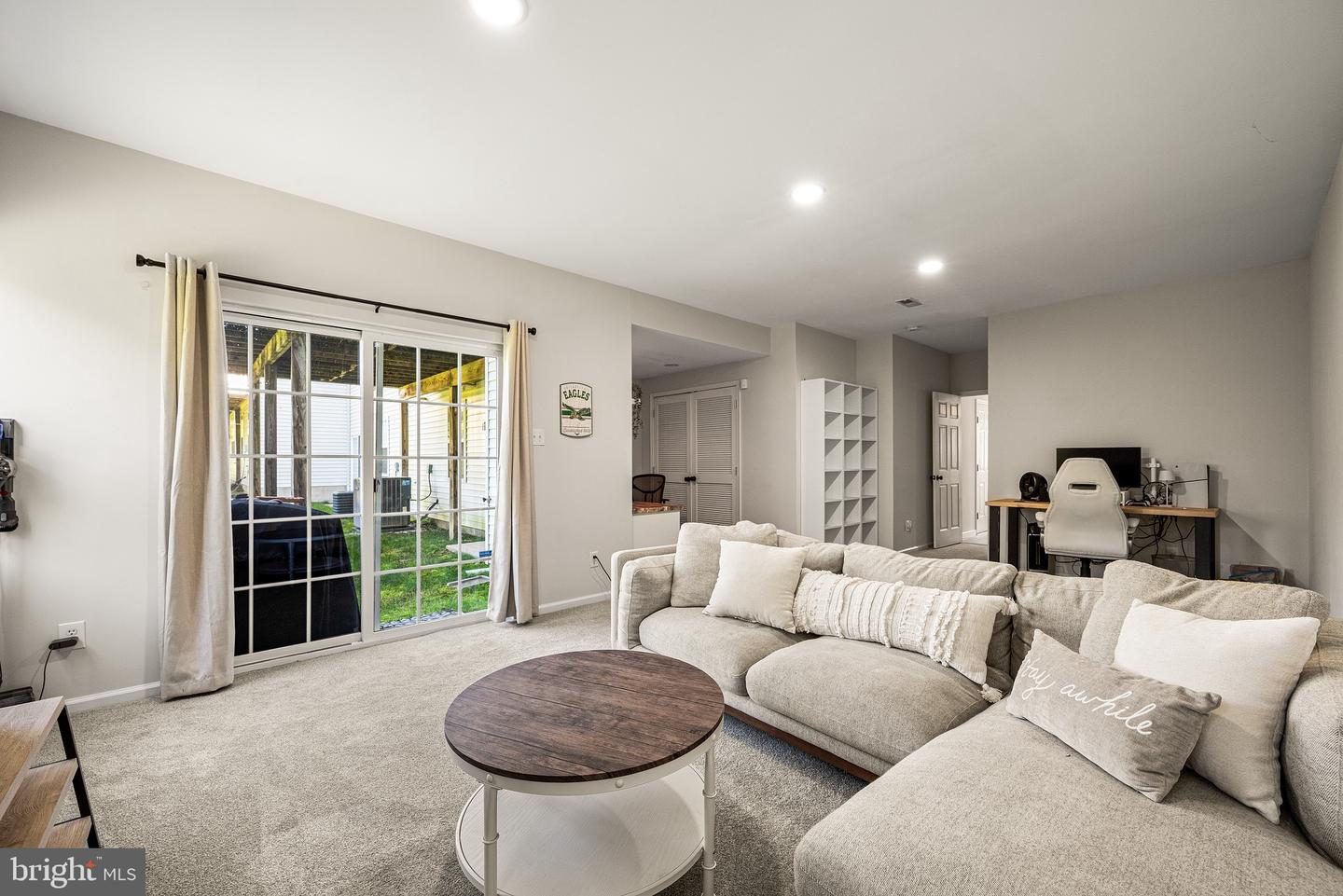 2 Shoreham Dr — photo