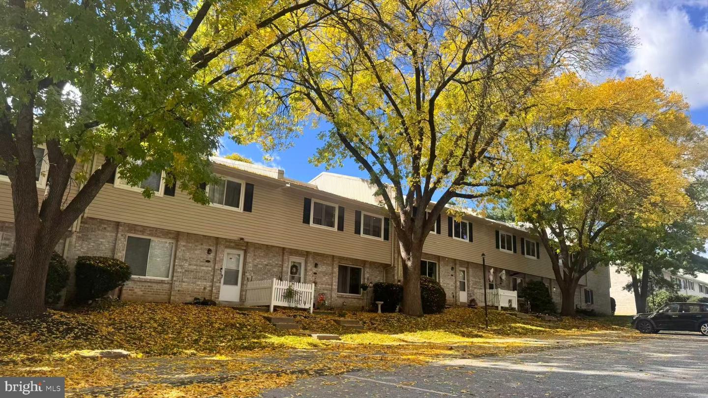 204 Village Walk #206 — photo