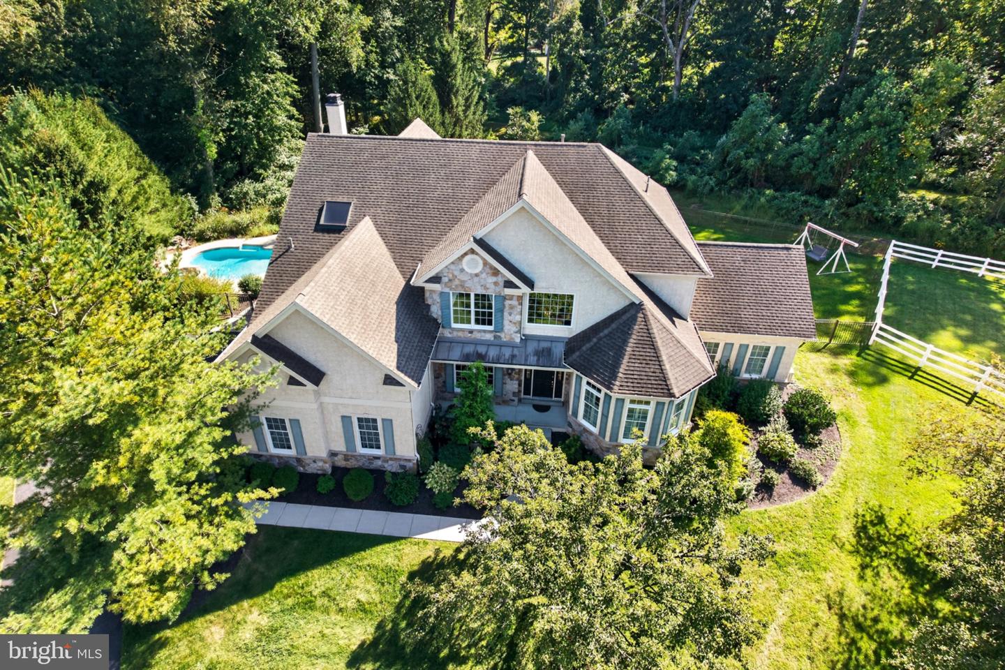 1204 Aston Ct — photo