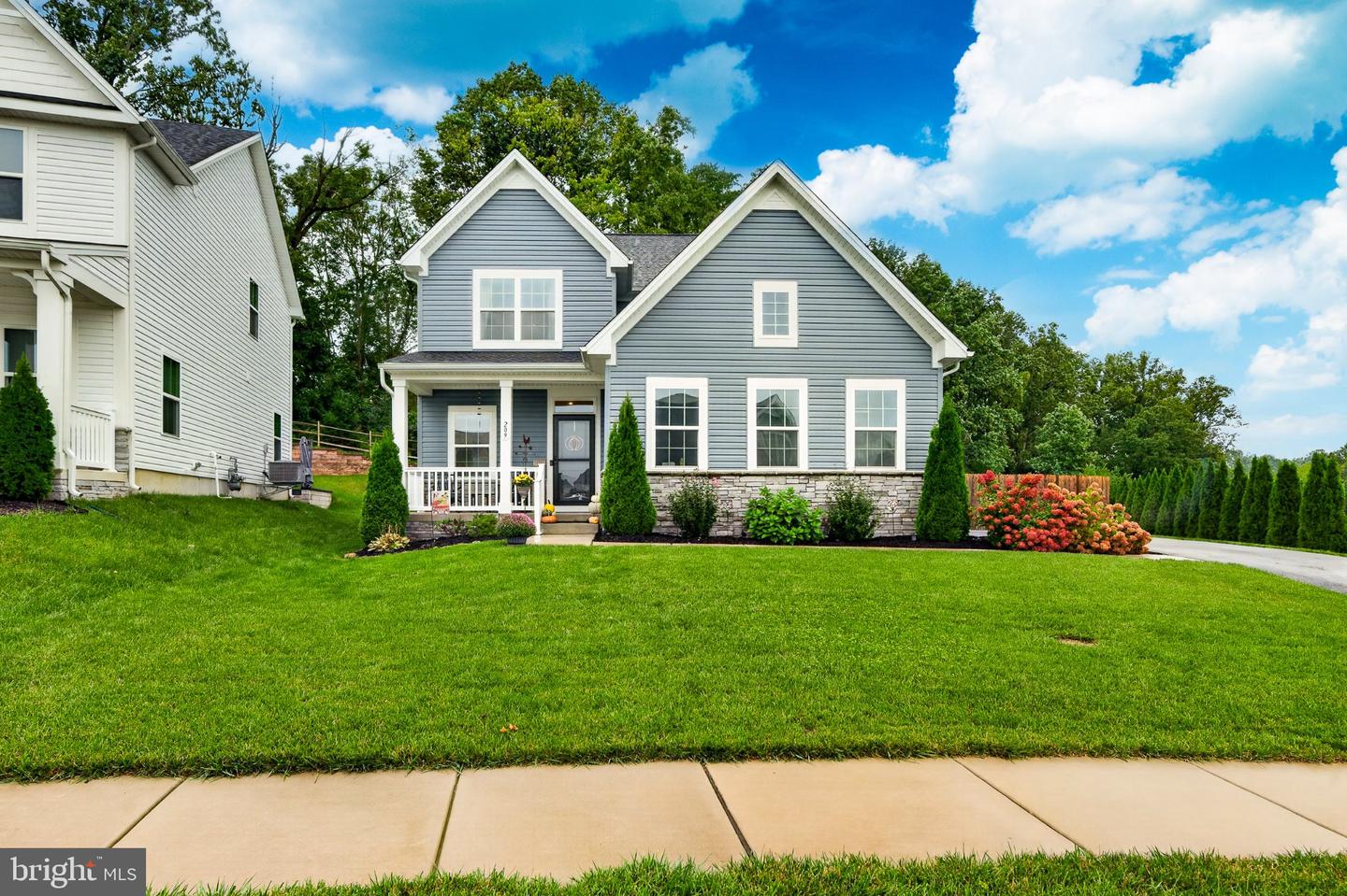 209 Sloan Dr — photo