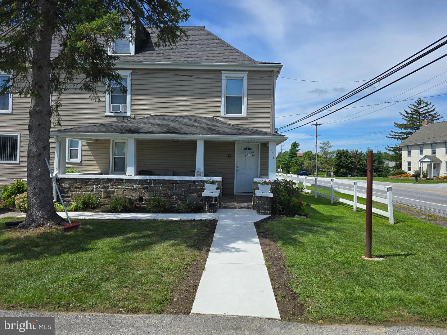 1216 W Lincoln Apt #3 Hwy — photo
