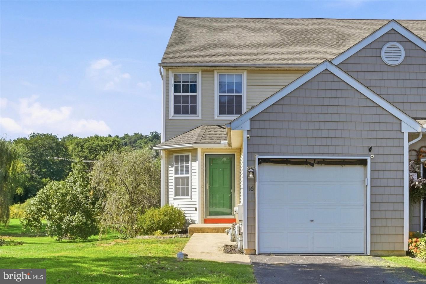 16 Marc Dr — photo